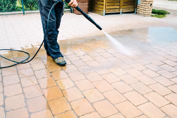 concrete block floor cleaning with a high pressure power washer